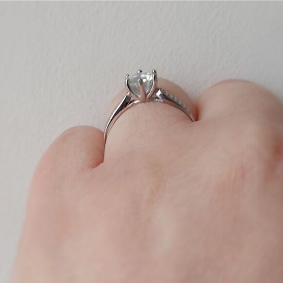 1 Carat Round Moissanite 925 Silver Ring - Picture 7 of 12